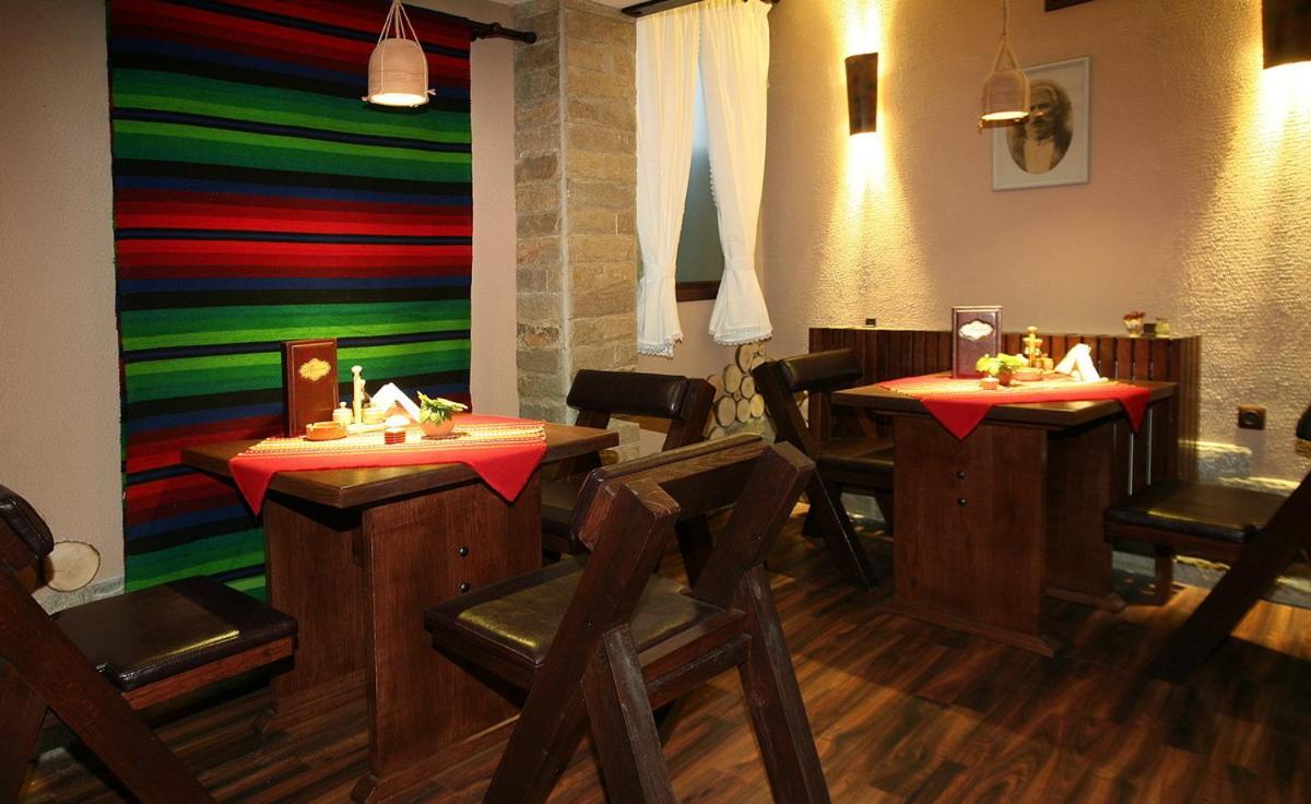 Riverside Family Hotel Yambol Restaurant photo